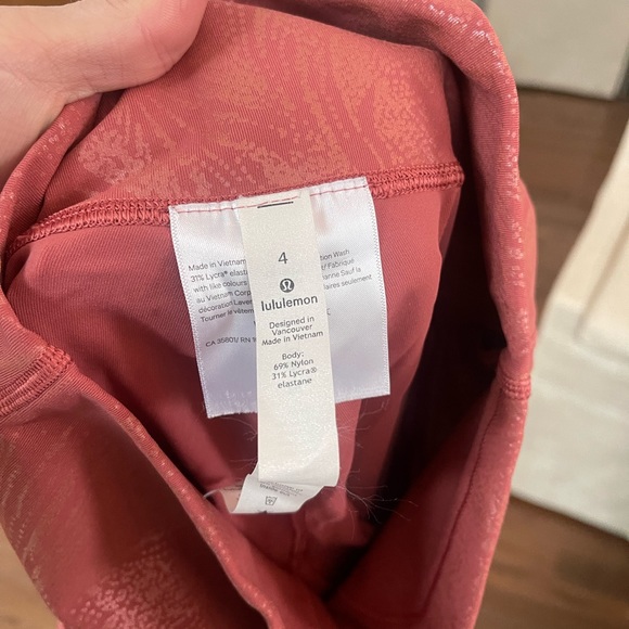 LuluLemon Limited Edition Rose Pink 25” inseam size 4 - Picture 4 of 5